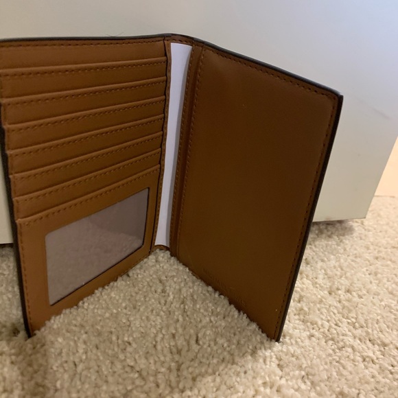 Michael Kors passport wallet - Picture 4 of 4